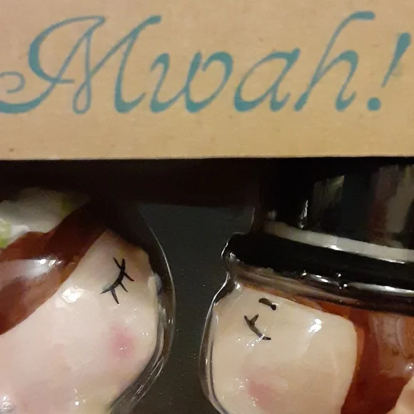 Westland Giftware Kissing Bride/Groom salt/pepper shakers white/black New in Box - Picture 4 of 14